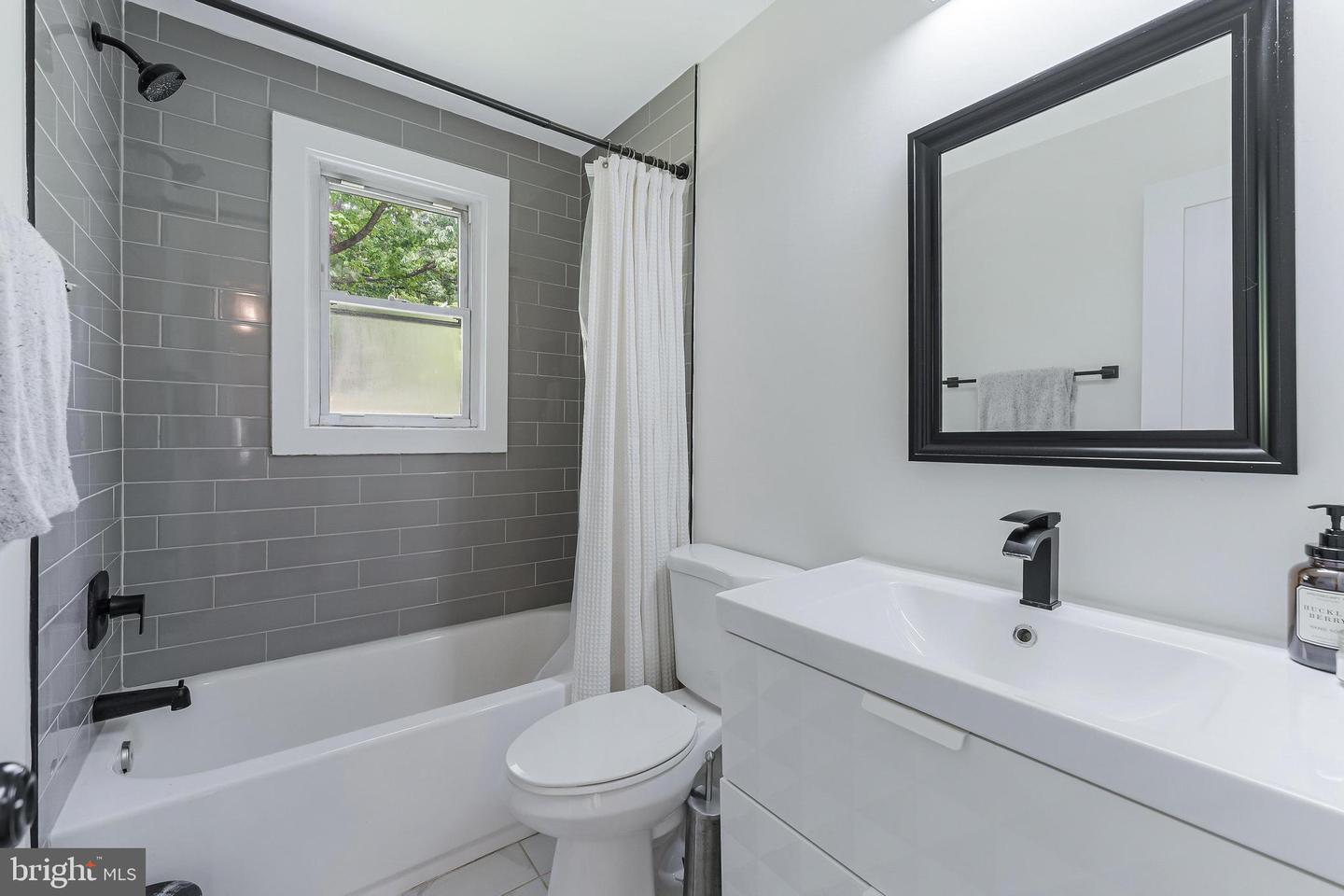 5801 BROOKVIEW DR, ALEXANDRIA, Virginia 22310, 3 Bedrooms Bedrooms, ,2 BathroomsBathrooms,Residential,For sale,5801 BROOKVIEW DR,VAFX2235410 MLS # VAFX2235410