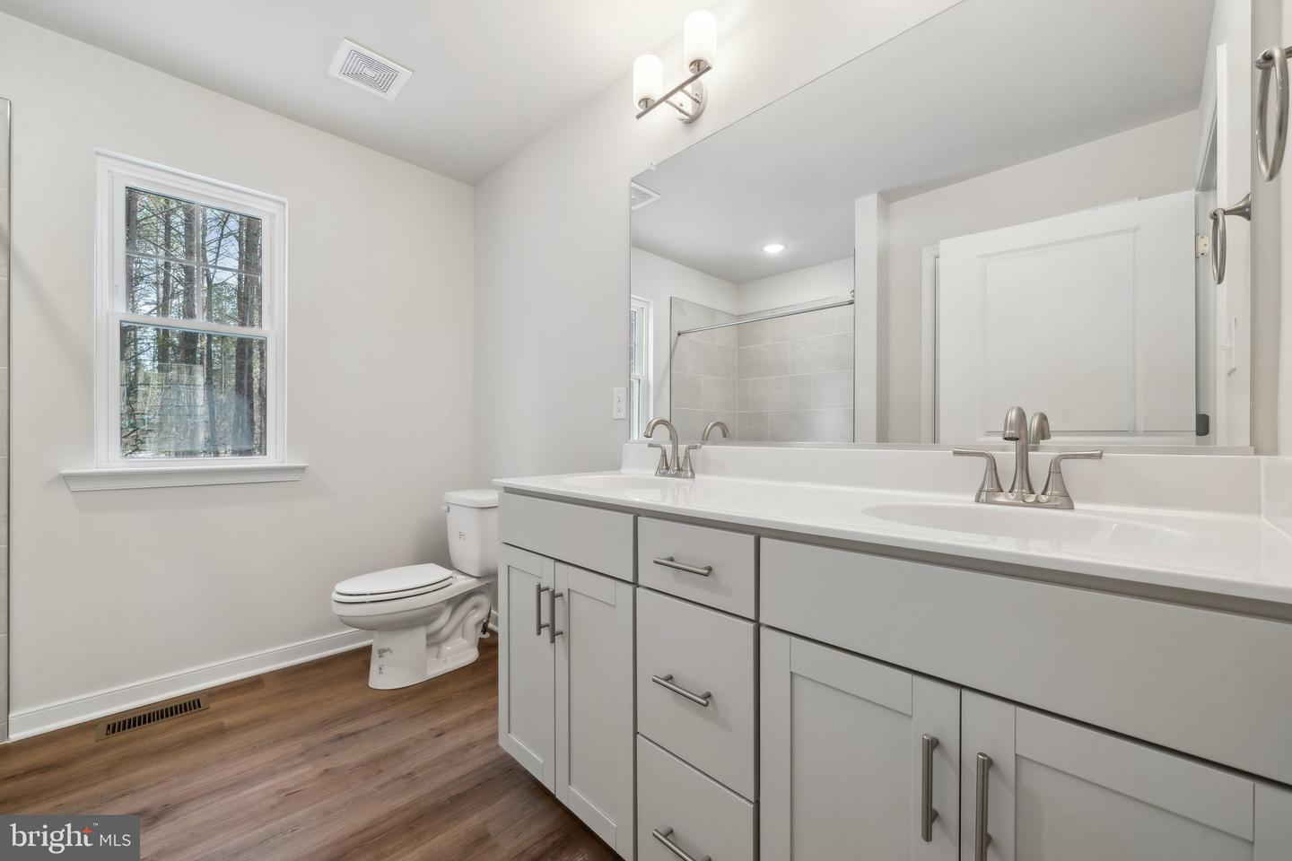 106 E SUNRISE DR, WARSAW, Virginia 22572, 3 Bedrooms Bedrooms, 8 Rooms Rooms,2 BathroomsBathrooms,Residential,For sale,106 E SUNRISE DR,VARV2000500 MLS # VARV2000500