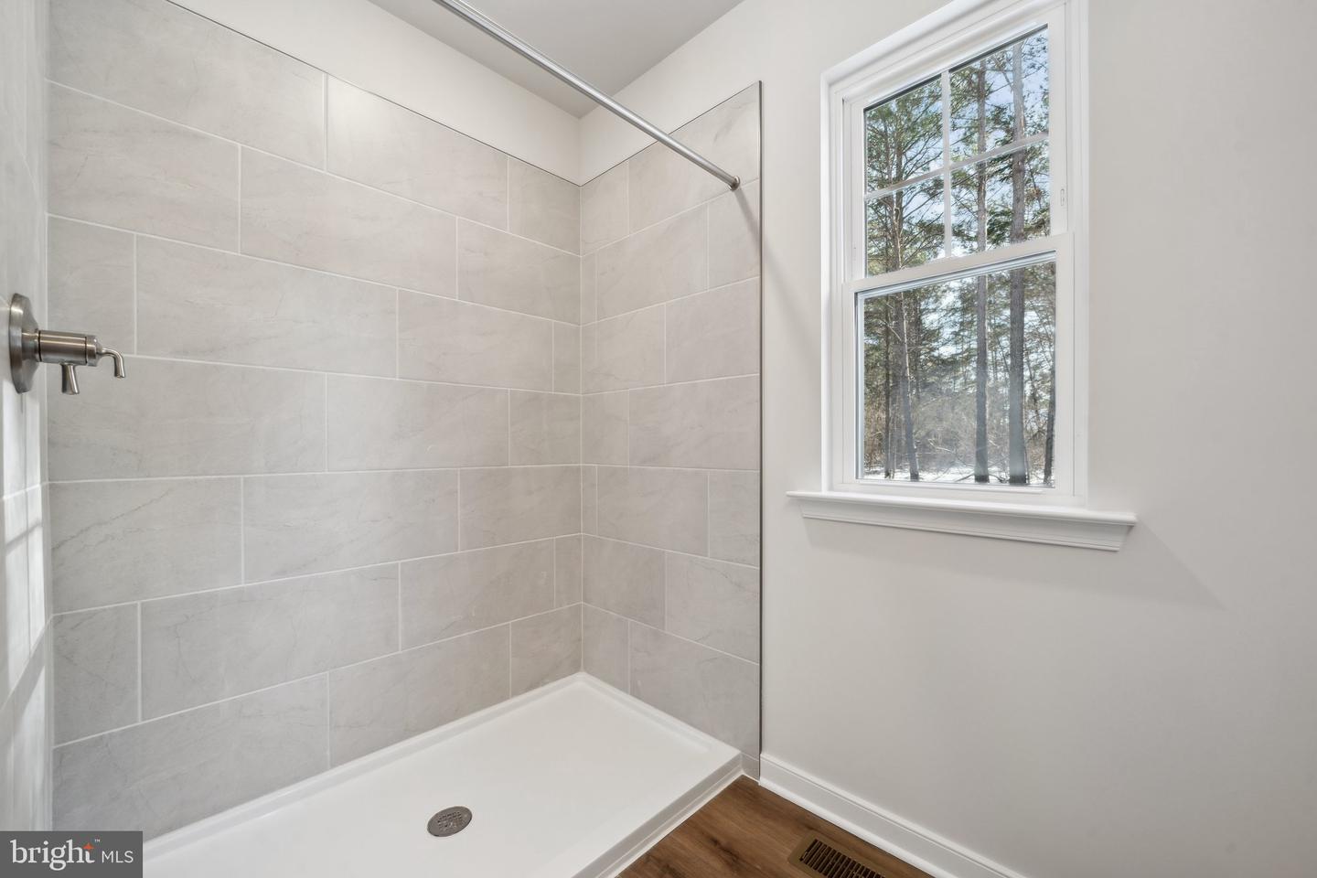 106 E SUNRISE DR, WARSAW, Virginia 22572, 3 Bedrooms Bedrooms, 8 Rooms Rooms,2 BathroomsBathrooms,Residential,For sale,106 E SUNRISE DR,VARV2000500 MLS # VARV2000500