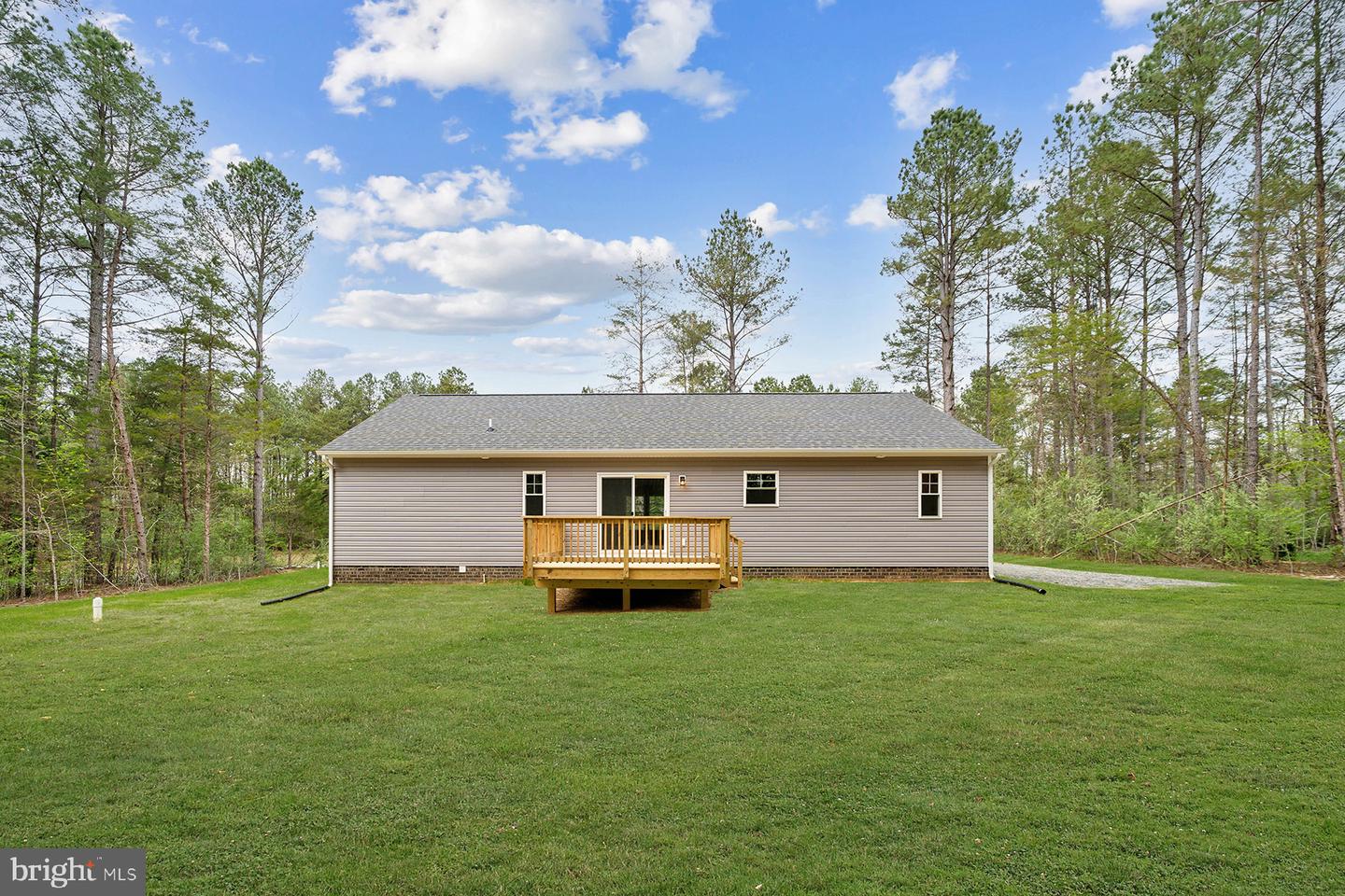 106 E SUNRISE DR, WARSAW, Virginia 22572, 3 Bedrooms Bedrooms, 8 Rooms Rooms,2 BathroomsBathrooms,Residential,For sale,106 E SUNRISE DR,VARV2000500 MLS # VARV2000500