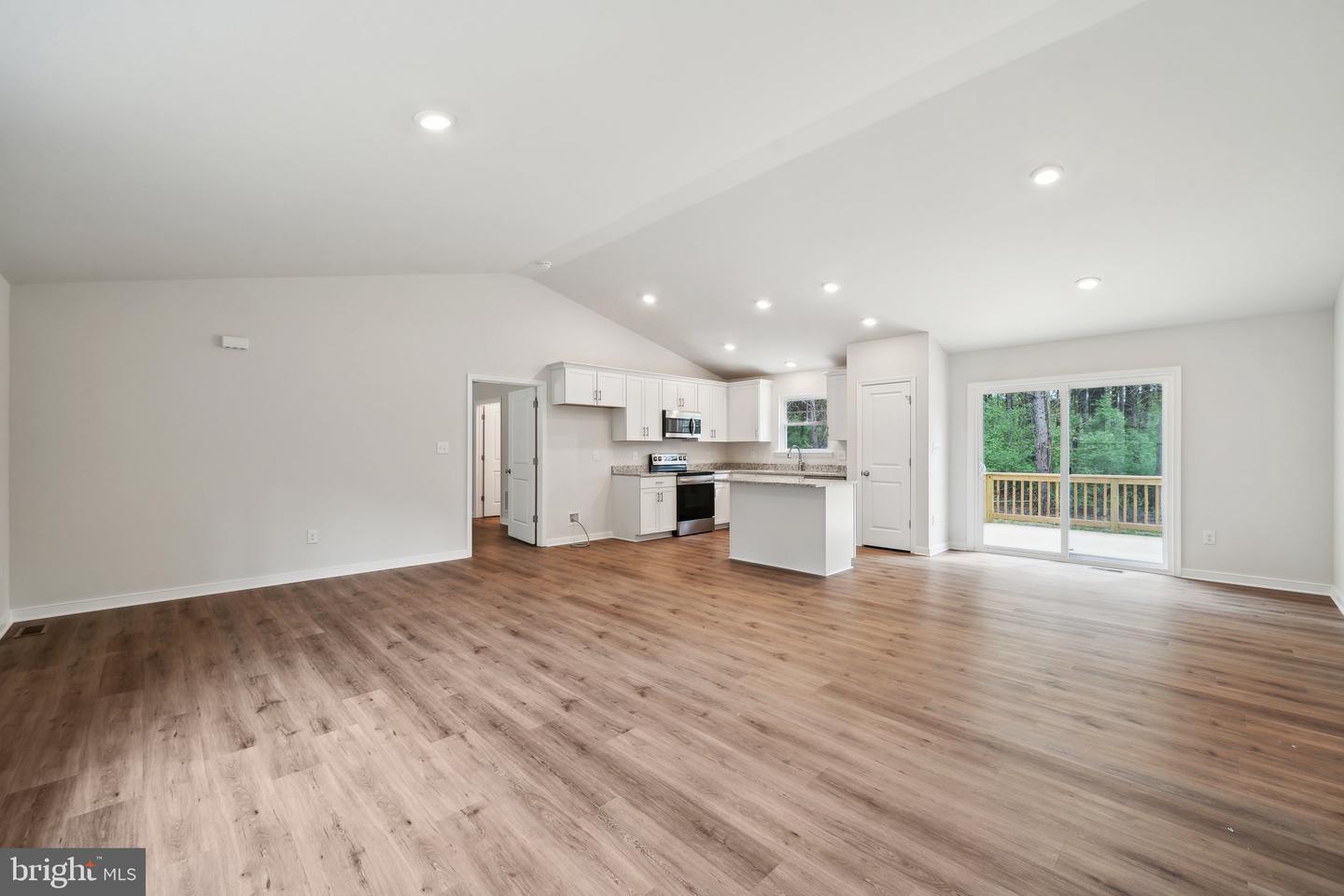 106 E SUNRISE DR, WARSAW, Virginia 22572, 3 Bedrooms Bedrooms, 8 Rooms Rooms,2 BathroomsBathrooms,Residential,For sale,106 E SUNRISE DR,VARV2000500 MLS # VARV2000500