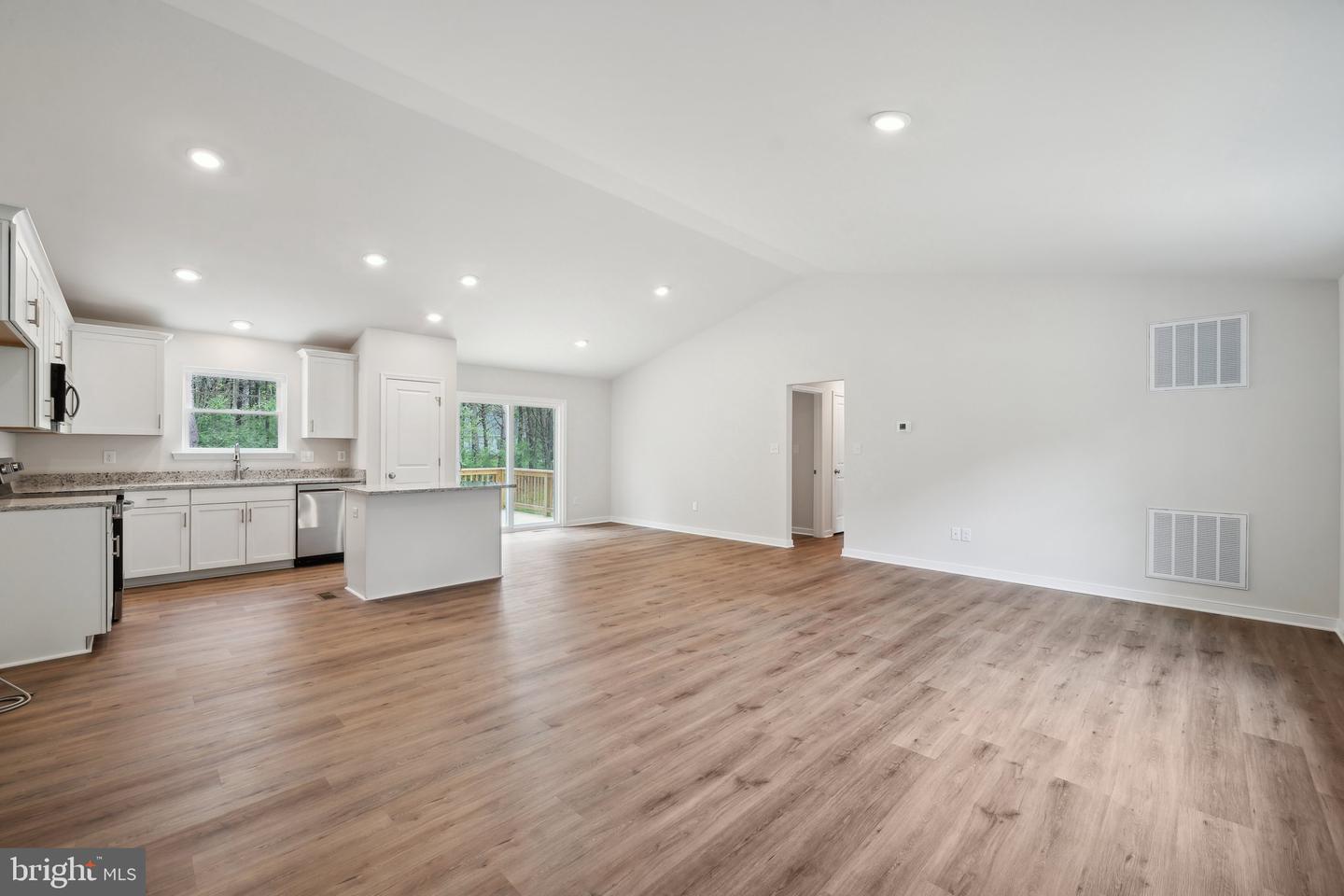106 E SUNRISE DR, WARSAW, Virginia 22572, 3 Bedrooms Bedrooms, 8 Rooms Rooms,2 BathroomsBathrooms,Residential,For sale,106 E SUNRISE DR,VARV2000500 MLS # VARV2000500