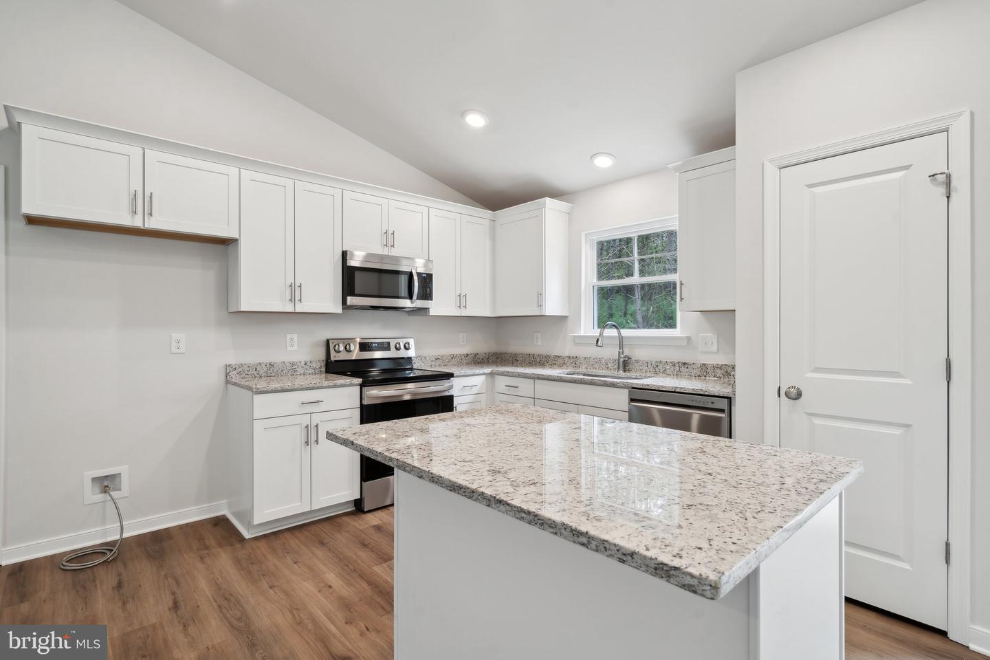 106 E SUNRISE DR, WARSAW, Virginia 22572, 3 Bedrooms Bedrooms, 8 Rooms Rooms,2 BathroomsBathrooms,Residential,For sale,106 E SUNRISE DR,VARV2000500 MLS # VARV2000500