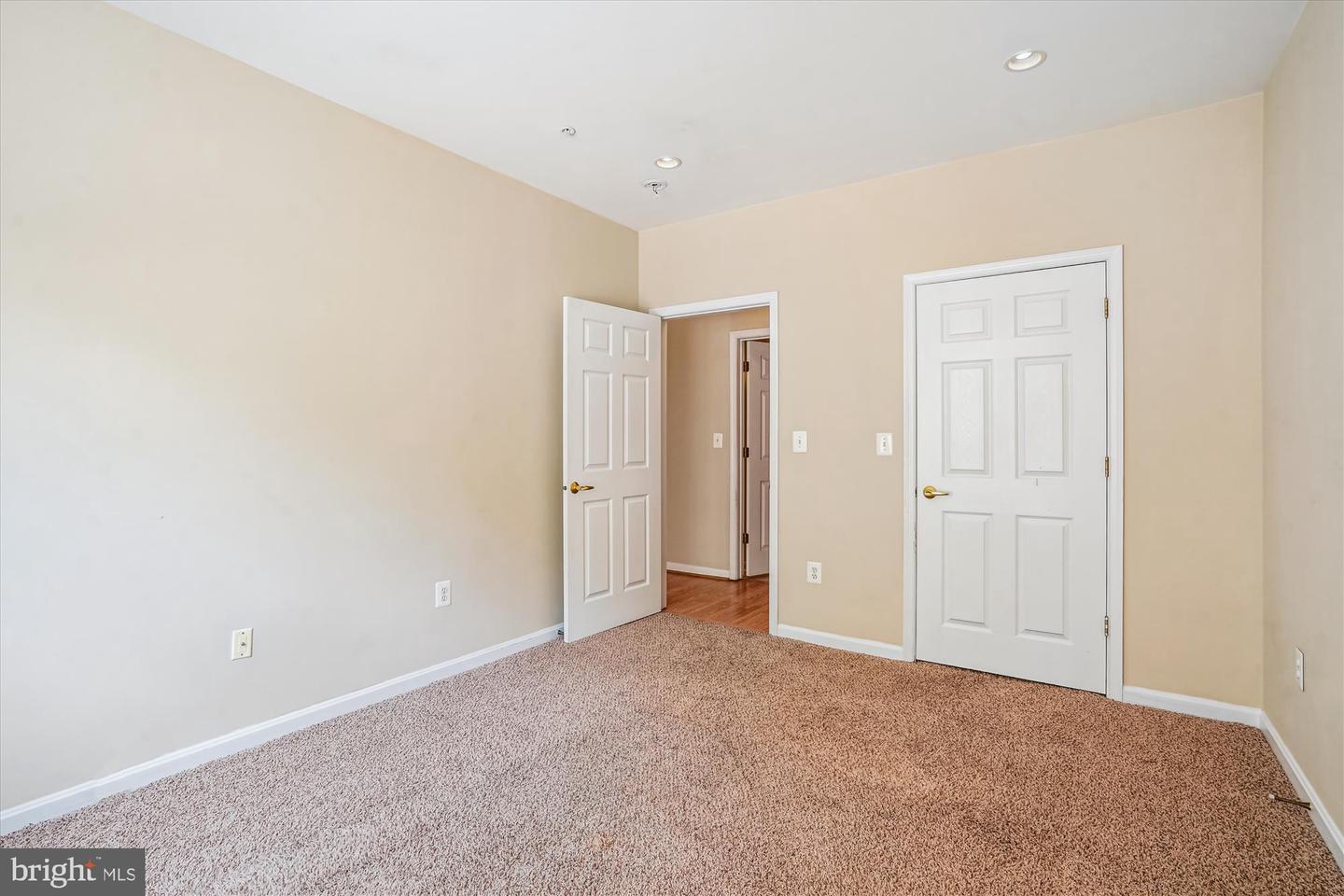 4551 STRUTFIELD LN #4132, ALEXANDRIA, Virginia 22311, 2 Bedrooms Bedrooms, ,2 BathroomsBathrooms,Residential,For sale,4551 STRUTFIELD LN #4132,VAAX2045232 MLS # VAAX2045232