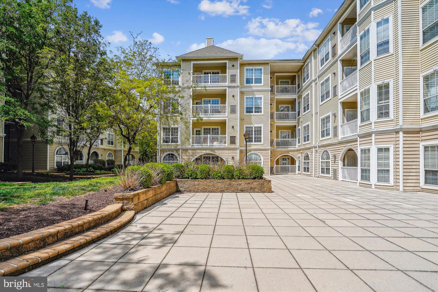 4551 STRUTFIELD LN #4132, ALEXANDRIA, Virginia 22311, 2 Bedrooms Bedrooms, ,2 BathroomsBathrooms,Residential,For sale,4551 STRUTFIELD LN #4132,VAAX2045232 MLS # VAAX2045232
