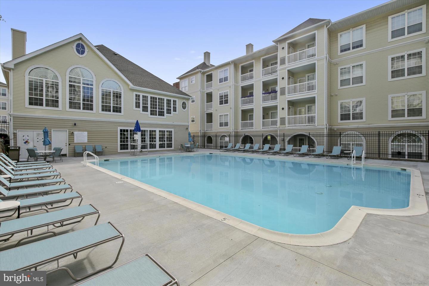 4551 STRUTFIELD LN #4132, ALEXANDRIA, Virginia 22311, 2 Bedrooms Bedrooms, ,2 BathroomsBathrooms,Residential,For sale,4551 STRUTFIELD LN #4132,VAAX2045232 MLS # VAAX2045232