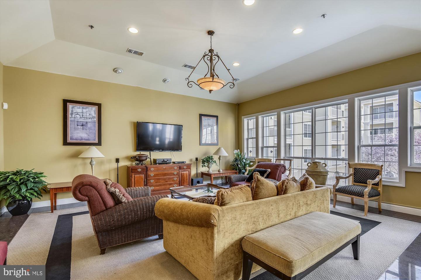 4551 STRUTFIELD LN #4132, ALEXANDRIA, Virginia 22311, 2 Bedrooms Bedrooms, ,2 BathroomsBathrooms,Residential,For sale,4551 STRUTFIELD LN #4132,VAAX2045232 MLS # VAAX2045232