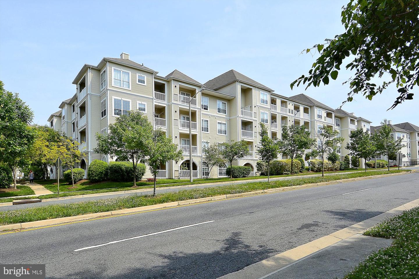4551 STRUTFIELD LN #4132, ALEXANDRIA, Virginia 22311, 2 Bedrooms Bedrooms, ,2 BathroomsBathrooms,Residential,For sale,4551 STRUTFIELD LN #4132,VAAX2045232 MLS # VAAX2045232
