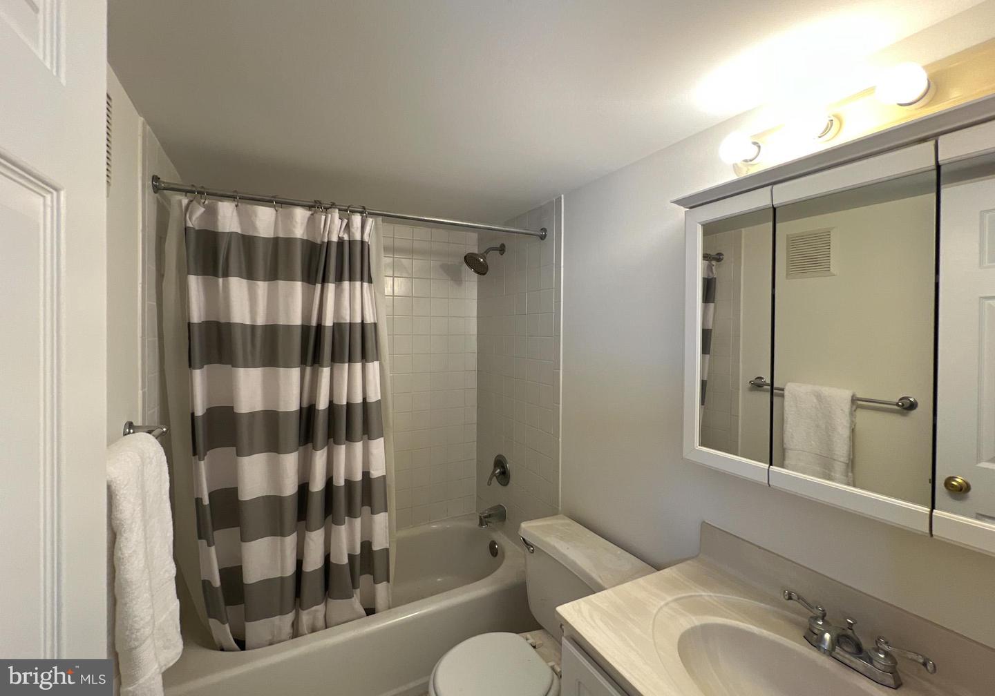 1621 T ST NW #T6, WASHINGTON, District Of Columbia 20009, 1 Bedroom Bedrooms, ,1 BathroomBathrooms,Residential,For sale,1621 T ST NW #T6,DCDC2200096 MLS # DCDC2200096