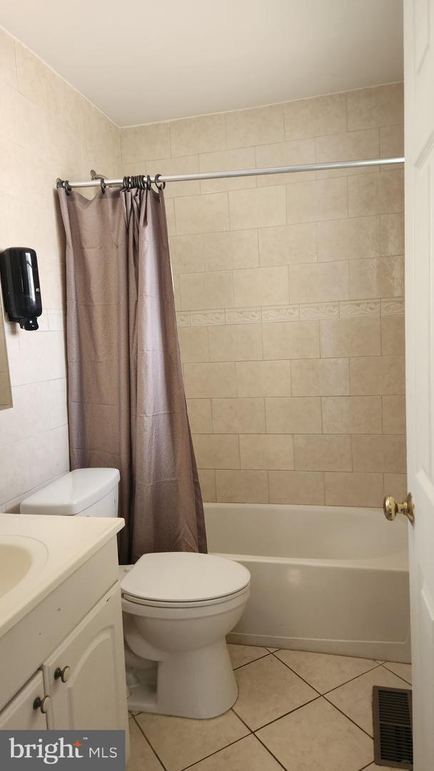 801 S GREENTHORN AVE, STERLING, Virginia 20164, 4 Bedrooms Bedrooms, ,2 BathroomsBathrooms,Residential,For sale,801 S GREENTHORN AVE,VALO2096172 MLS # VALO2096172
