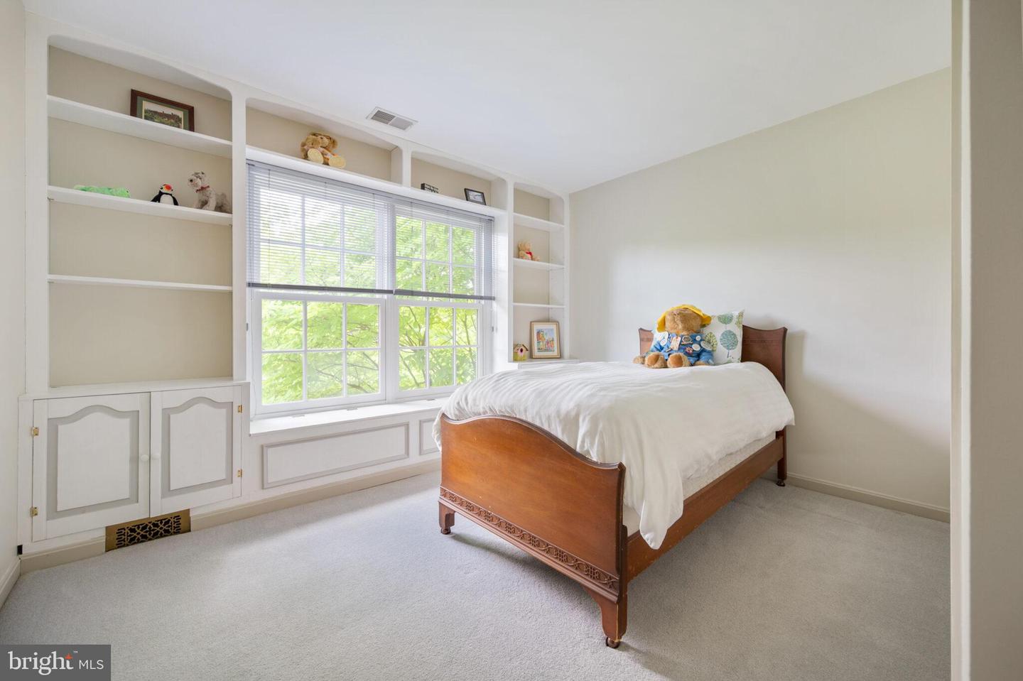 15069 BROWN POST LN, CENTREVILLE, Virginia 20121, 4 Bedrooms Bedrooms, ,3 BathroomsBathrooms,Residential,For sale,15069 BROWN POST LN,VAFX2240328 MLS # VAFX2240328