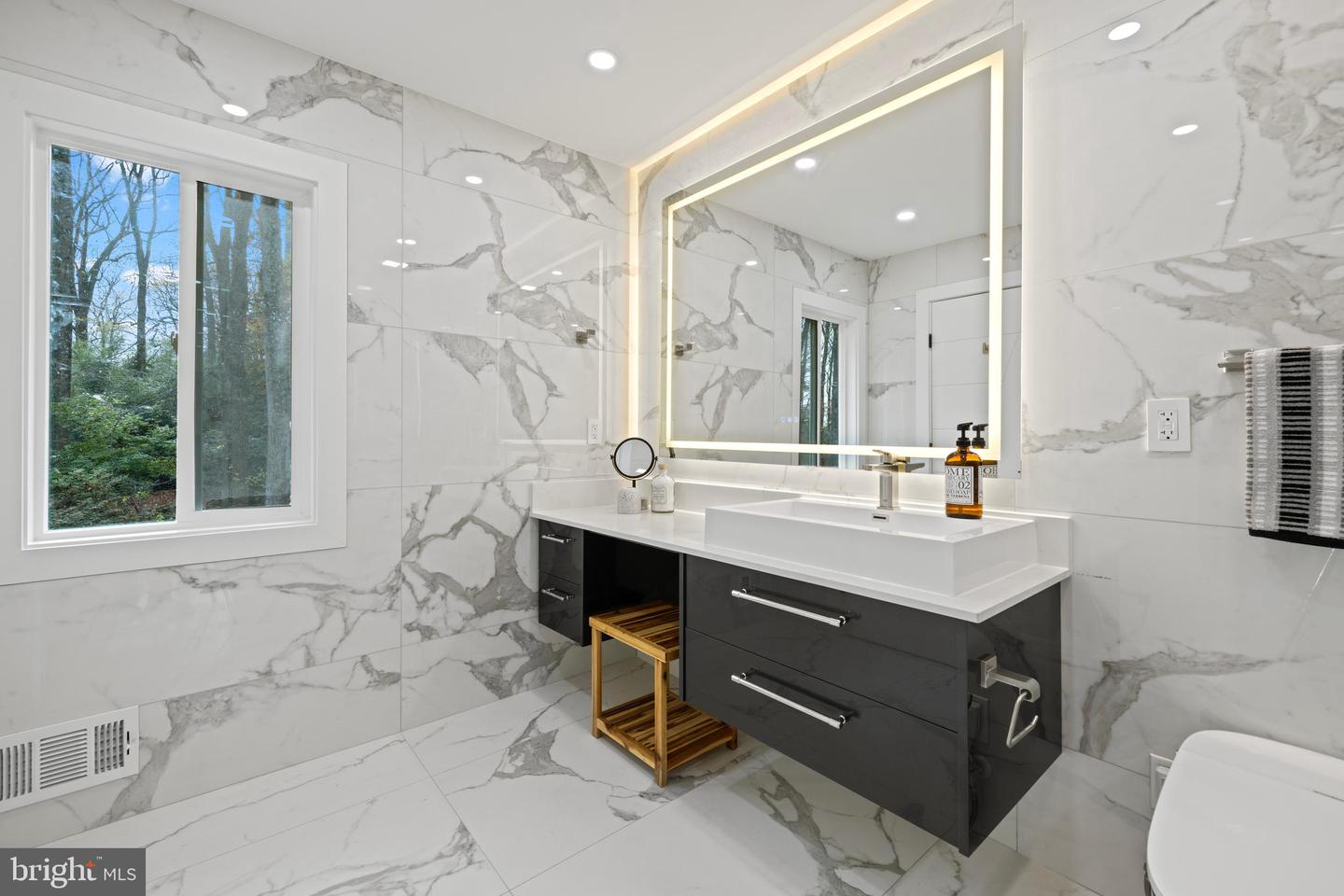 8355 ALVORD ST, MCLEAN, Virginia 22102, 6 Bedrooms Bedrooms, 7 Rooms Rooms,4 BathroomsBathrooms,Residential,For sale,8355 ALVORD ST,VAFX2240478 MLS # VAFX2240478
