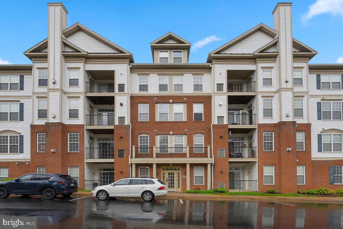 11565 CAVALIER LANDING CT #201, FAIRFAX, Virginia 22030, 2 Bedrooms Bedrooms, ,2 BathroomsBathrooms,Residential,For sale,11565 CAVALIER LANDING CT #201,VAFX2240500 MLS # VAFX2240500