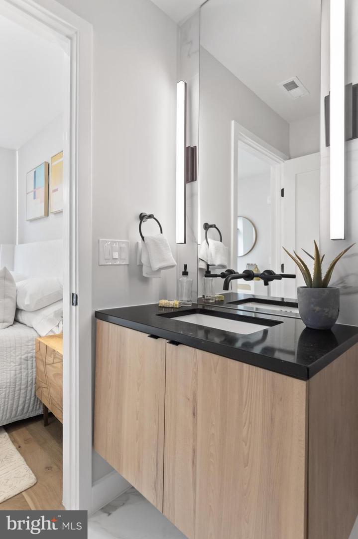 1208 M ST NW #41, WASHINGTON, District Of Columbia 20005, 2 Bedrooms Bedrooms, ,2 BathroomsBathrooms,Residential,For sale,1208 M ST NW #41,DCDC2200410 MLS # DCDC2200410