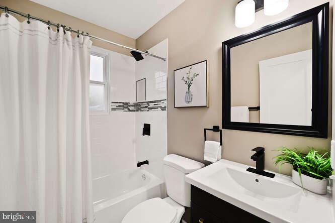 1632 RIDGE PL SE, WASHINGTON, District Of Columbia 20020, 3 Bedrooms Bedrooms, ,2 BathroomsBathrooms,Residential,For sale,1632 RIDGE PL SE,DCDC2200314 MLS # DCDC2200314