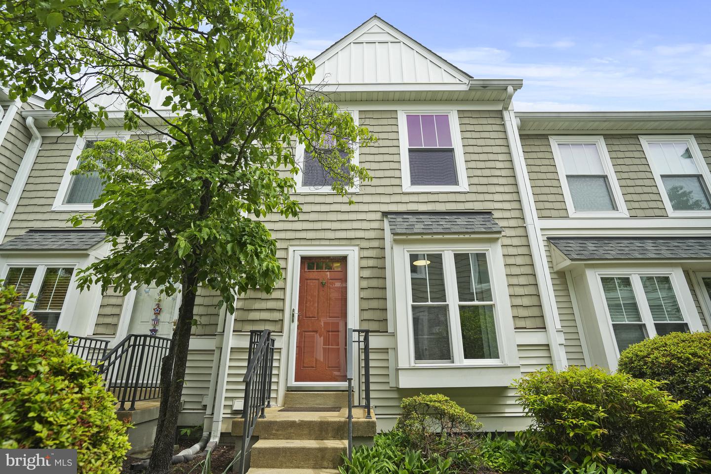 3823 9TH RD S, ARLINGTON, Virginia 22204, 2 Bedrooms Bedrooms, ,2 BathroomsBathrooms,Residential,For sale,3823 9TH RD S,VAAR2057404 MLS # VAAR2057404