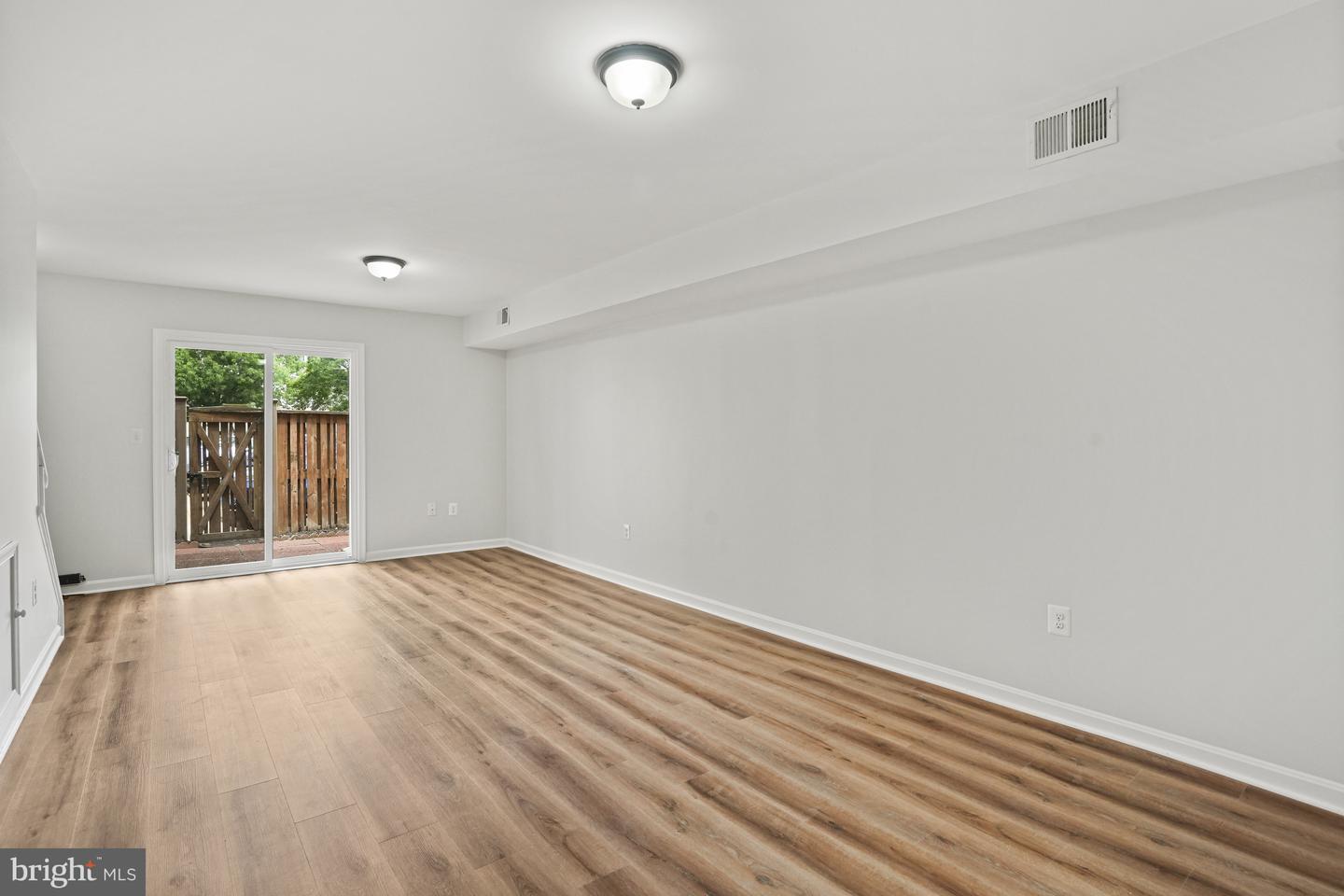 3823 9TH RD S, ARLINGTON, Virginia 22204, 2 Bedrooms Bedrooms, ,2 BathroomsBathrooms,Residential,For sale,3823 9TH RD S,VAAR2057404 MLS # VAAR2057404