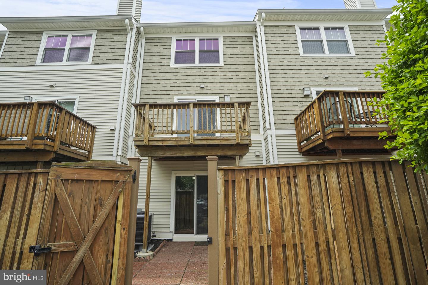 3823 9TH RD S, ARLINGTON, Virginia 22204, 2 Bedrooms Bedrooms, ,2 BathroomsBathrooms,Residential,For sale,3823 9TH RD S,VAAR2057404 MLS # VAAR2057404