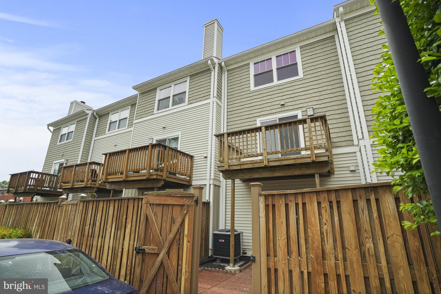 3823 9TH RD S, ARLINGTON, Virginia 22204, 2 Bedrooms Bedrooms, ,2 BathroomsBathrooms,Residential,For sale,3823 9TH RD S,VAAR2057404 MLS # VAAR2057404