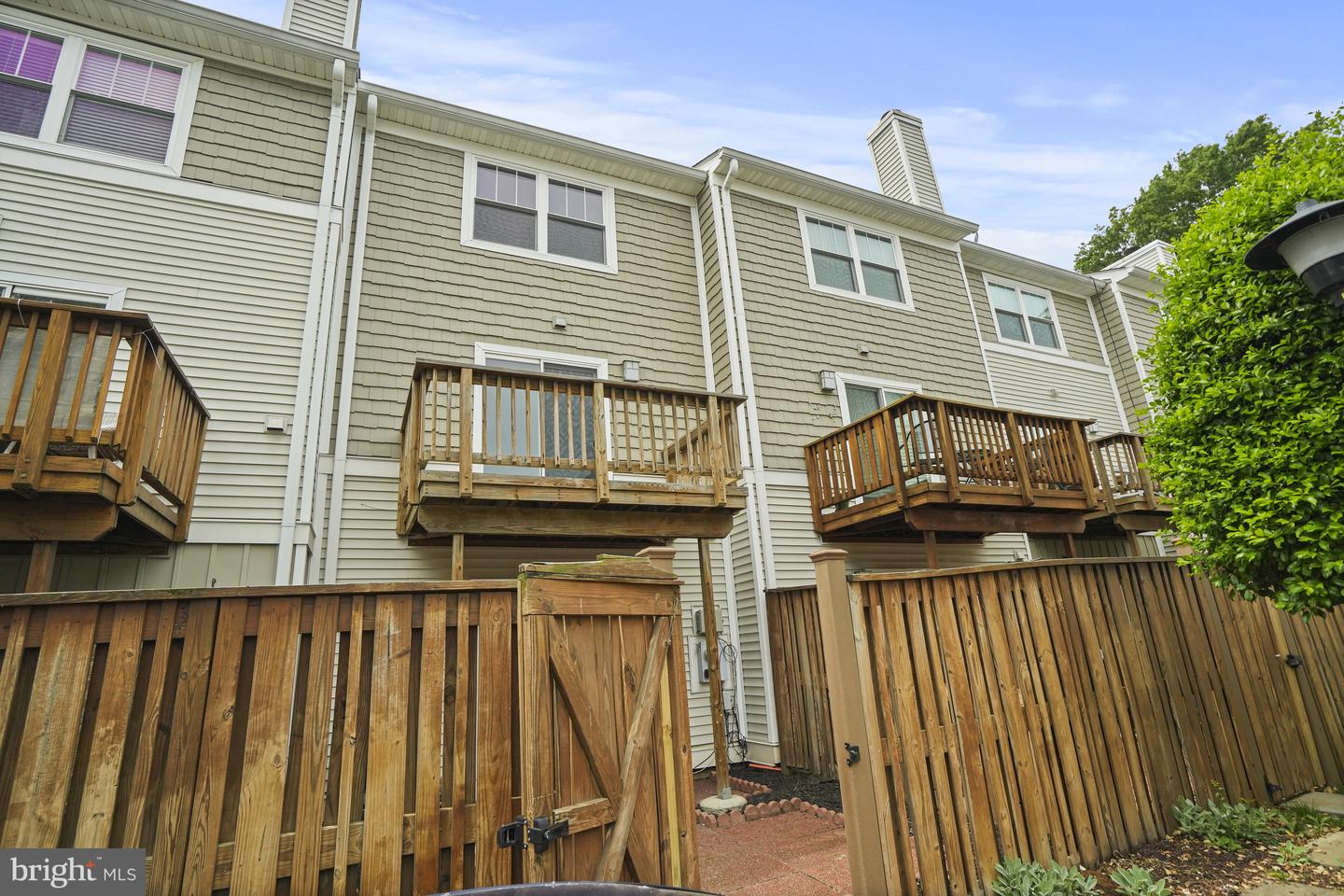 3823 9TH RD S, ARLINGTON, Virginia 22204, 2 Bedrooms Bedrooms, ,2 BathroomsBathrooms,Residential,For sale,3823 9TH RD S,VAAR2057404 MLS # VAAR2057404