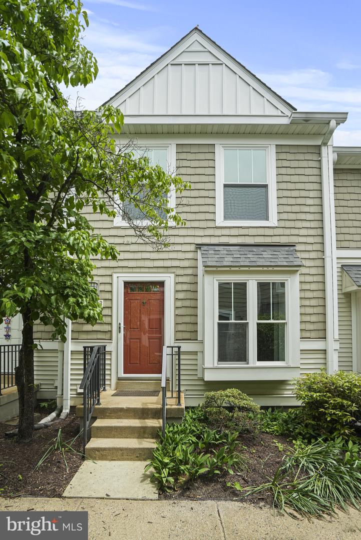 3823 9TH RD S, ARLINGTON, Virginia 22204, 2 Bedrooms Bedrooms, ,2 BathroomsBathrooms,Residential,For sale,3823 9TH RD S,VAAR2057404 MLS # VAAR2057404