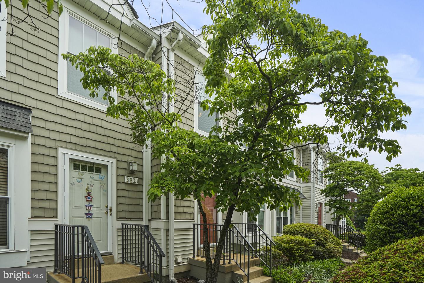 3823 9TH RD S, ARLINGTON, Virginia 22204, 2 Bedrooms Bedrooms, ,2 BathroomsBathrooms,Residential,For sale,3823 9TH RD S,VAAR2057404 MLS # VAAR2057404