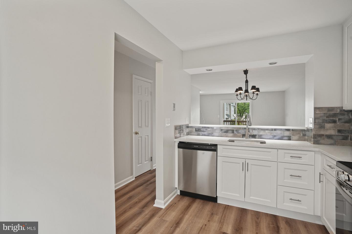 3823 9TH RD S, ARLINGTON, Virginia 22204, 2 Bedrooms Bedrooms, ,2 BathroomsBathrooms,Residential,For sale,3823 9TH RD S,VAAR2057404 MLS # VAAR2057404