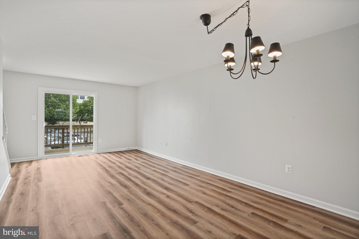 3823 9TH RD S, ARLINGTON, Virginia 22204, 2 Bedrooms Bedrooms, ,2 BathroomsBathrooms,Residential,For sale,3823 9TH RD S,VAAR2057404 MLS # VAAR2057404