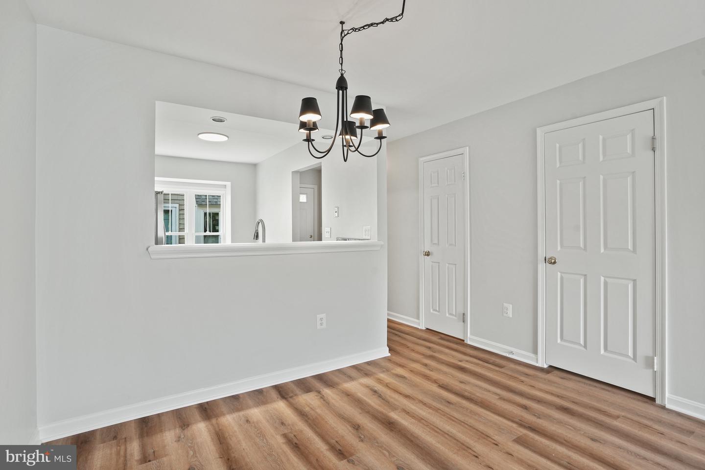 3823 9TH RD S, ARLINGTON, Virginia 22204, 2 Bedrooms Bedrooms, ,2 BathroomsBathrooms,Residential,For sale,3823 9TH RD S,VAAR2057404 MLS # VAAR2057404