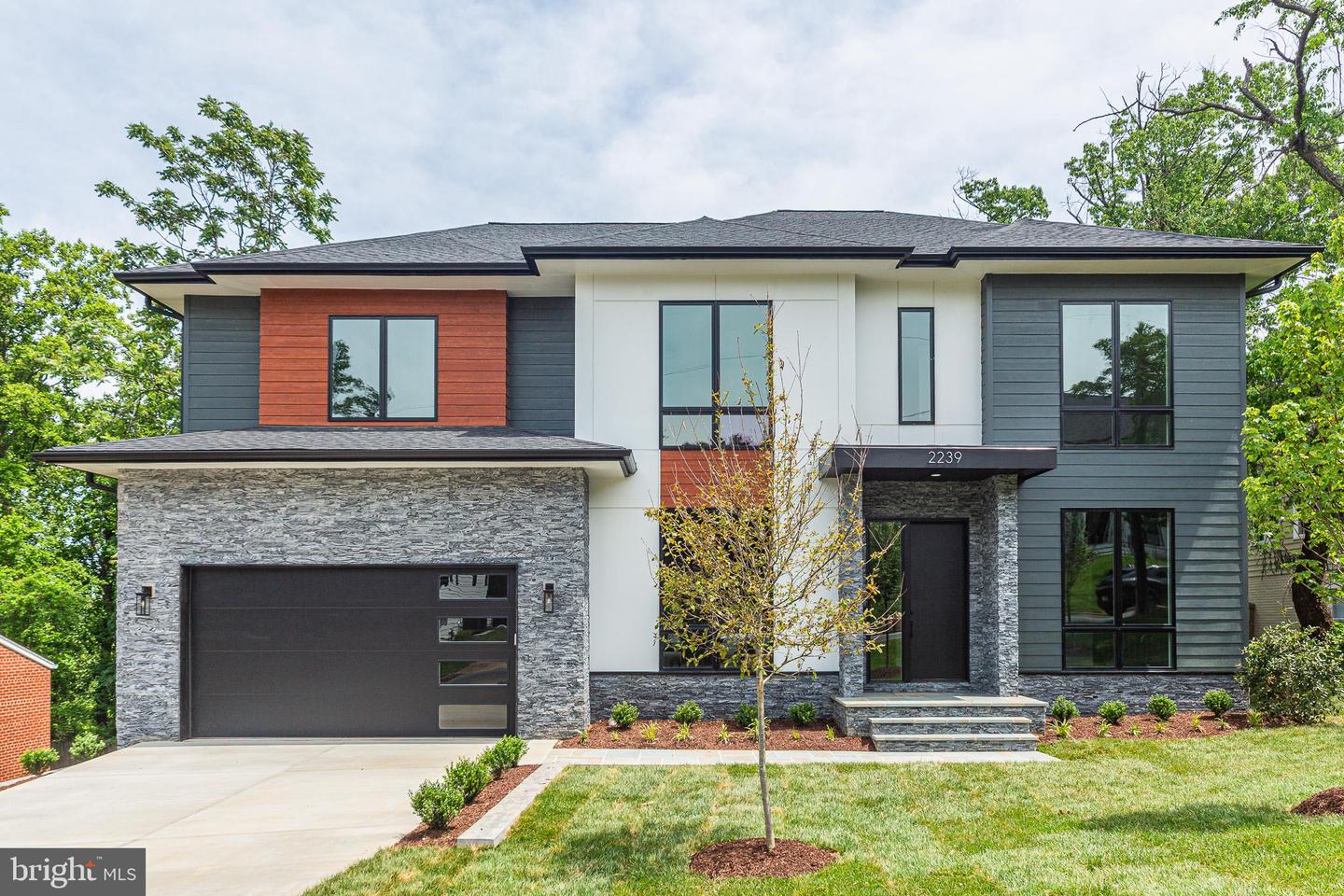 2239 HIGHLAND AVE, FALLS CHURCH, Virginia 22046, 7 Bedrooms Bedrooms, ,6 BathroomsBathrooms,Residential,For sale,2239 HIGHLAND AVE,VAFX2240564 MLS # VAFX2240564