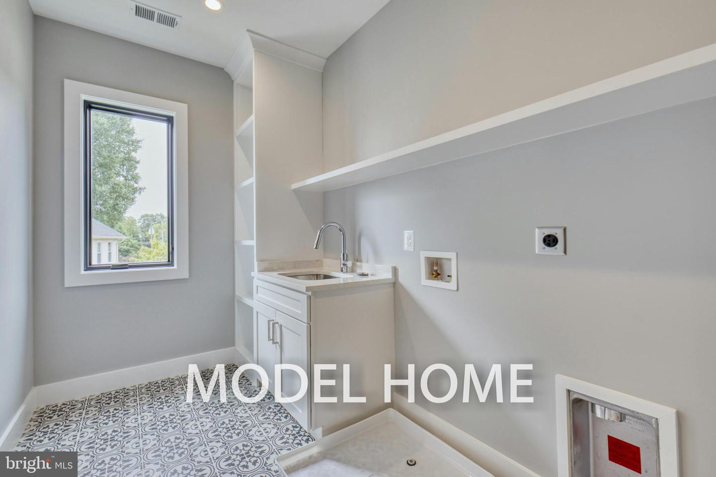 2239 HIGHLAND AVE, FALLS CHURCH, Virginia 22046, 7 Bedrooms Bedrooms, ,6 BathroomsBathrooms,Residential,For sale,2239 HIGHLAND AVE,VAFX2240564 MLS # VAFX2240564