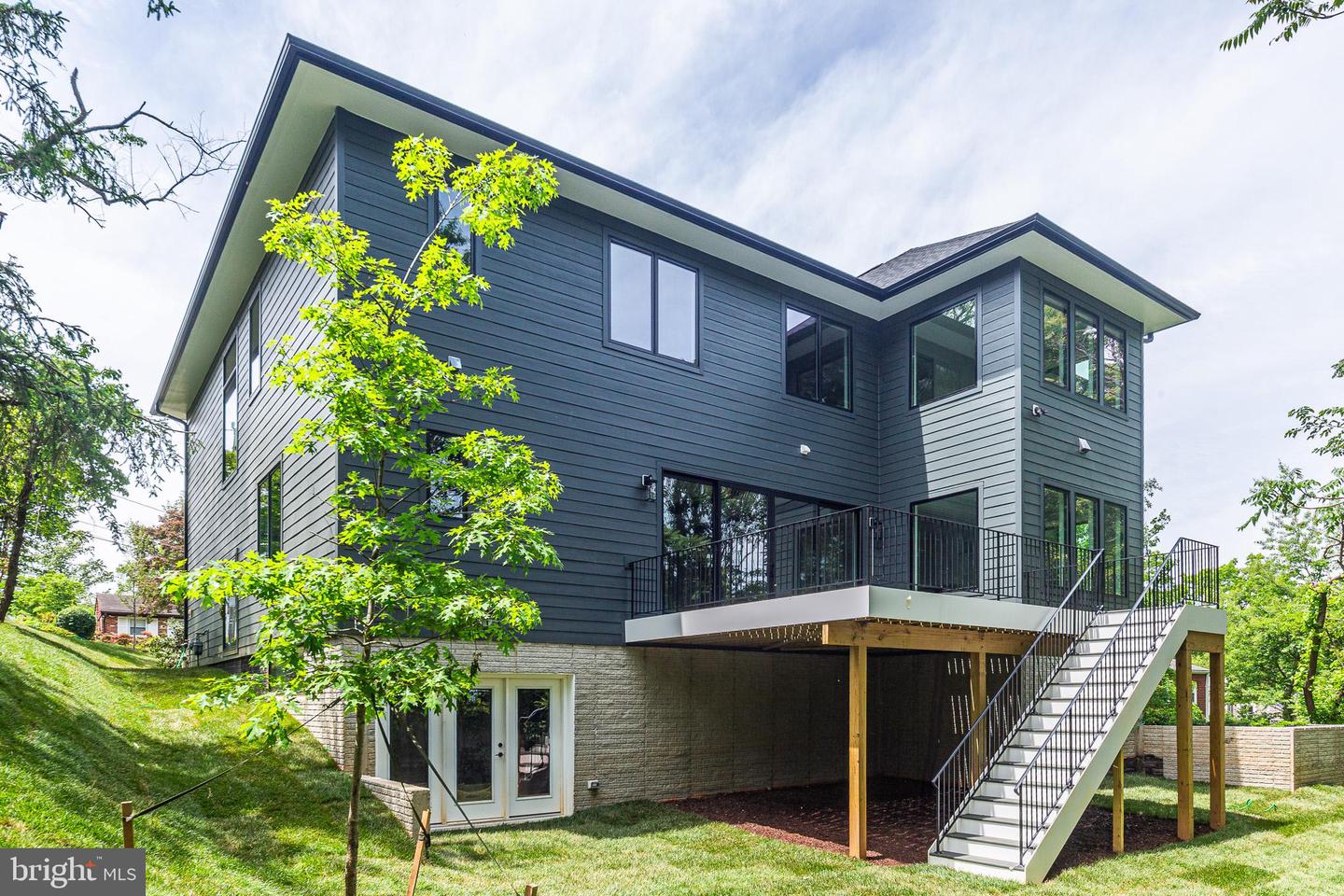 2239 HIGHLAND AVE, FALLS CHURCH, Virginia 22046, 7 Bedrooms Bedrooms, ,6 BathroomsBathrooms,Residential,For sale,2239 HIGHLAND AVE,VAFX2240564 MLS # VAFX2240564