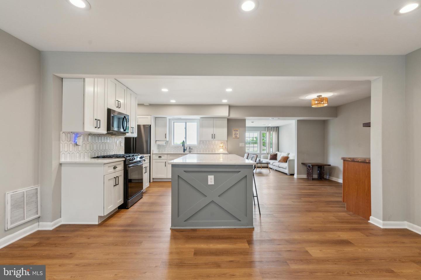 2425 SKYLAND PL SE, WASHINGTON, District Of Columbia 20020, 4 Bedrooms Bedrooms, 9 Rooms Rooms,2 BathroomsBathrooms,Residential,For sale,2425 SKYLAND PL SE,DCDC2200442 MLS # DCDC2200442