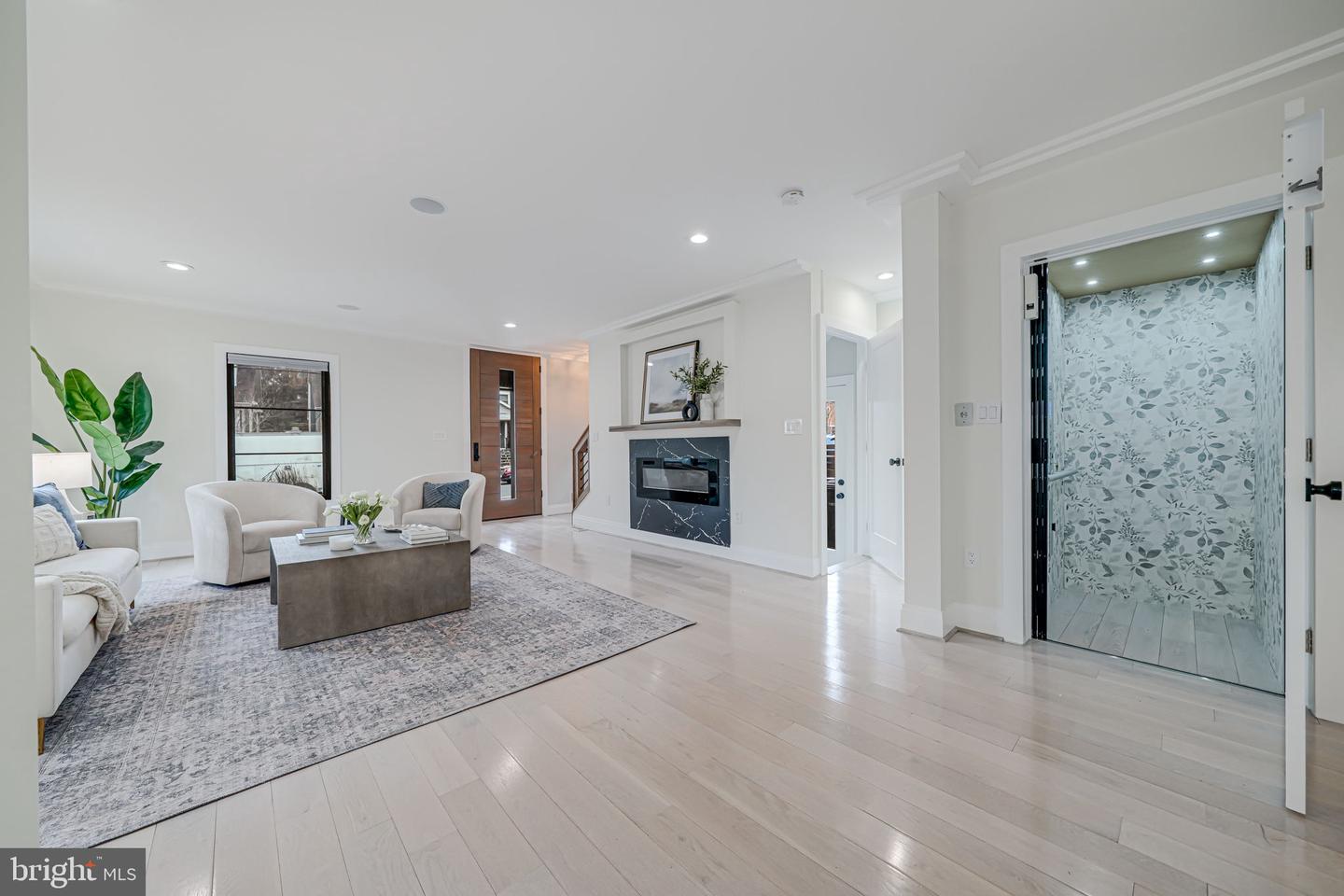 729 N BARTON ST, ARLINGTON, Virginia 22201, 6 Bedrooms Bedrooms, ,5 BathroomsBathrooms,Residential,For sale,729 N BARTON ST,VAAR2057442 MLS # VAAR2057442