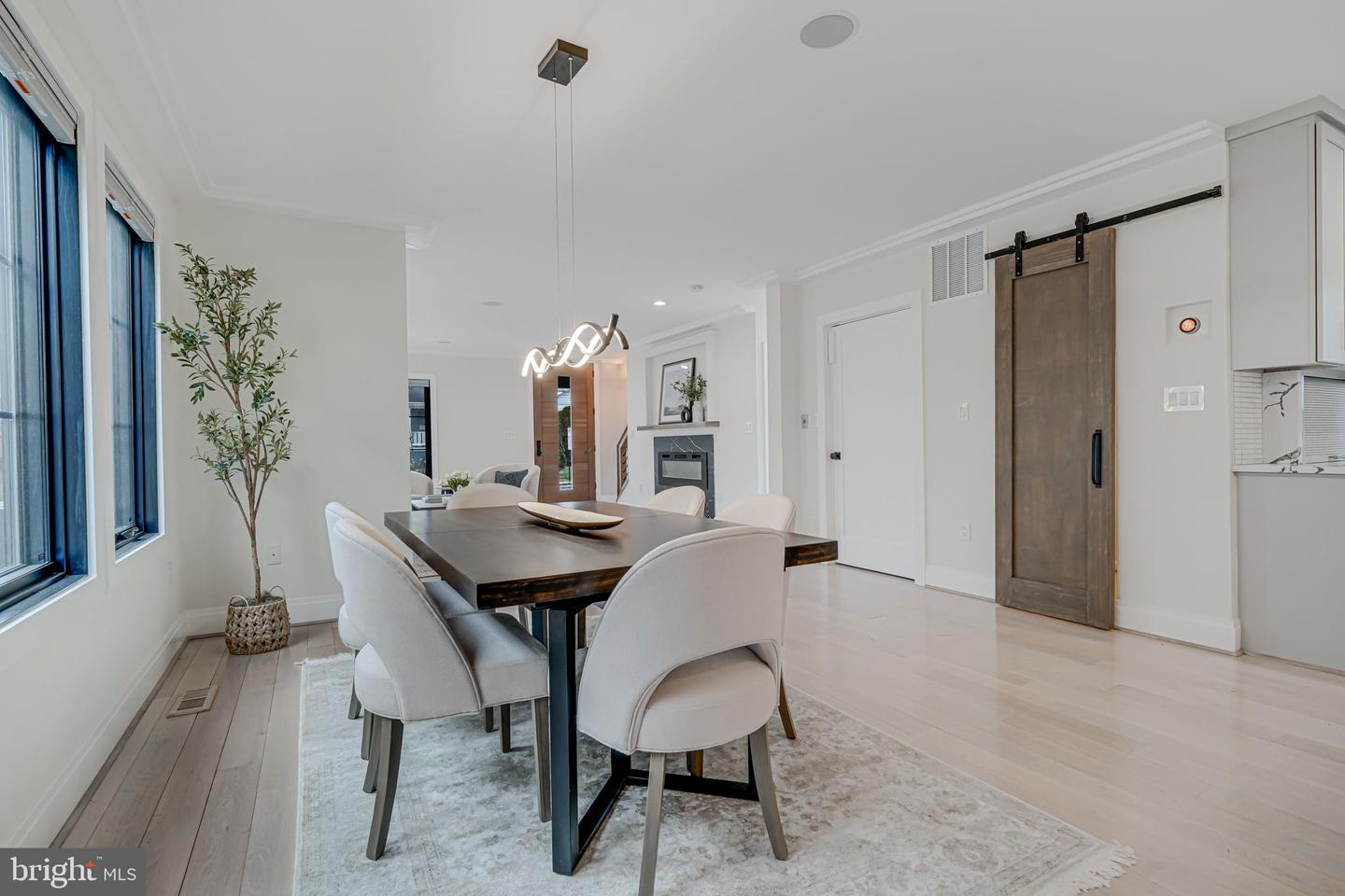 729 N BARTON ST, ARLINGTON, Virginia 22201, 6 Bedrooms Bedrooms, ,5 BathroomsBathrooms,Residential,For sale,729 N BARTON ST,VAAR2057442 MLS # VAAR2057442