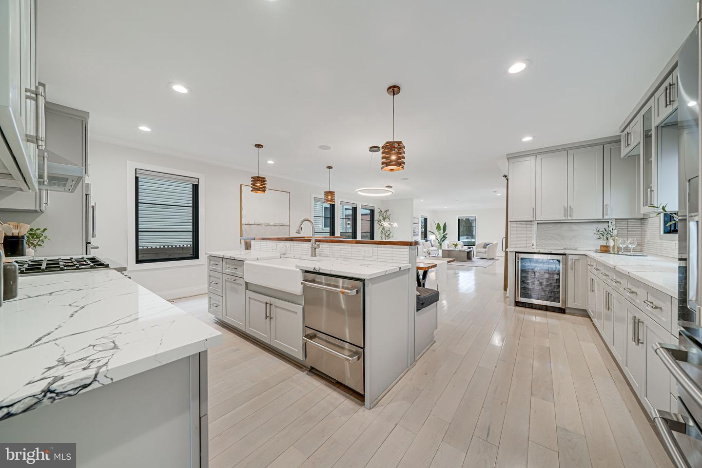 729 N BARTON ST, ARLINGTON, Virginia 22201, 6 Bedrooms Bedrooms, ,5 BathroomsBathrooms,Residential,For sale,729 N BARTON ST,VAAR2057442 MLS # VAAR2057442