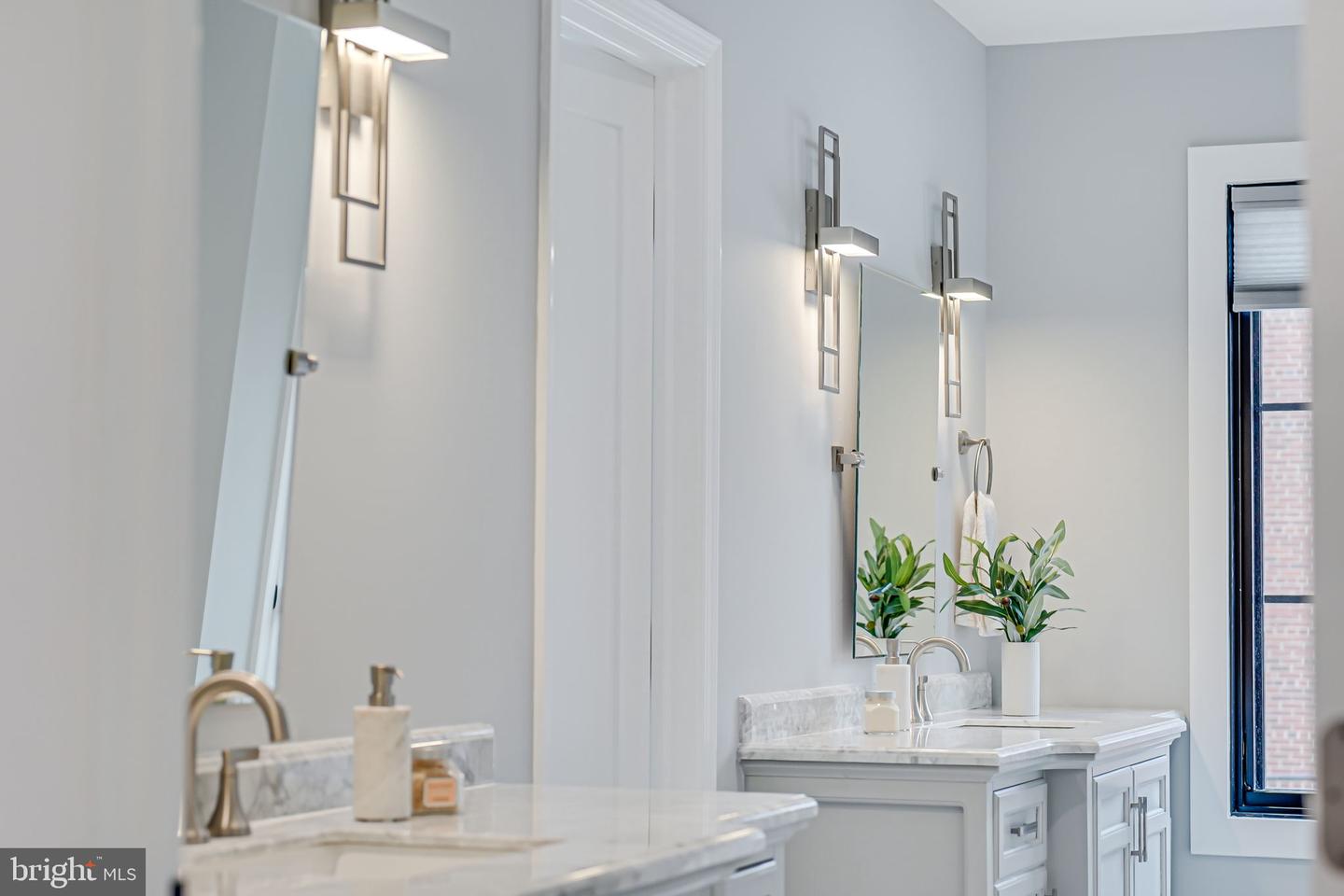 729 N BARTON ST, ARLINGTON, Virginia 22201, 6 Bedrooms Bedrooms, ,5 BathroomsBathrooms,Residential,For sale,729 N BARTON ST,VAAR2057442 MLS # VAAR2057442