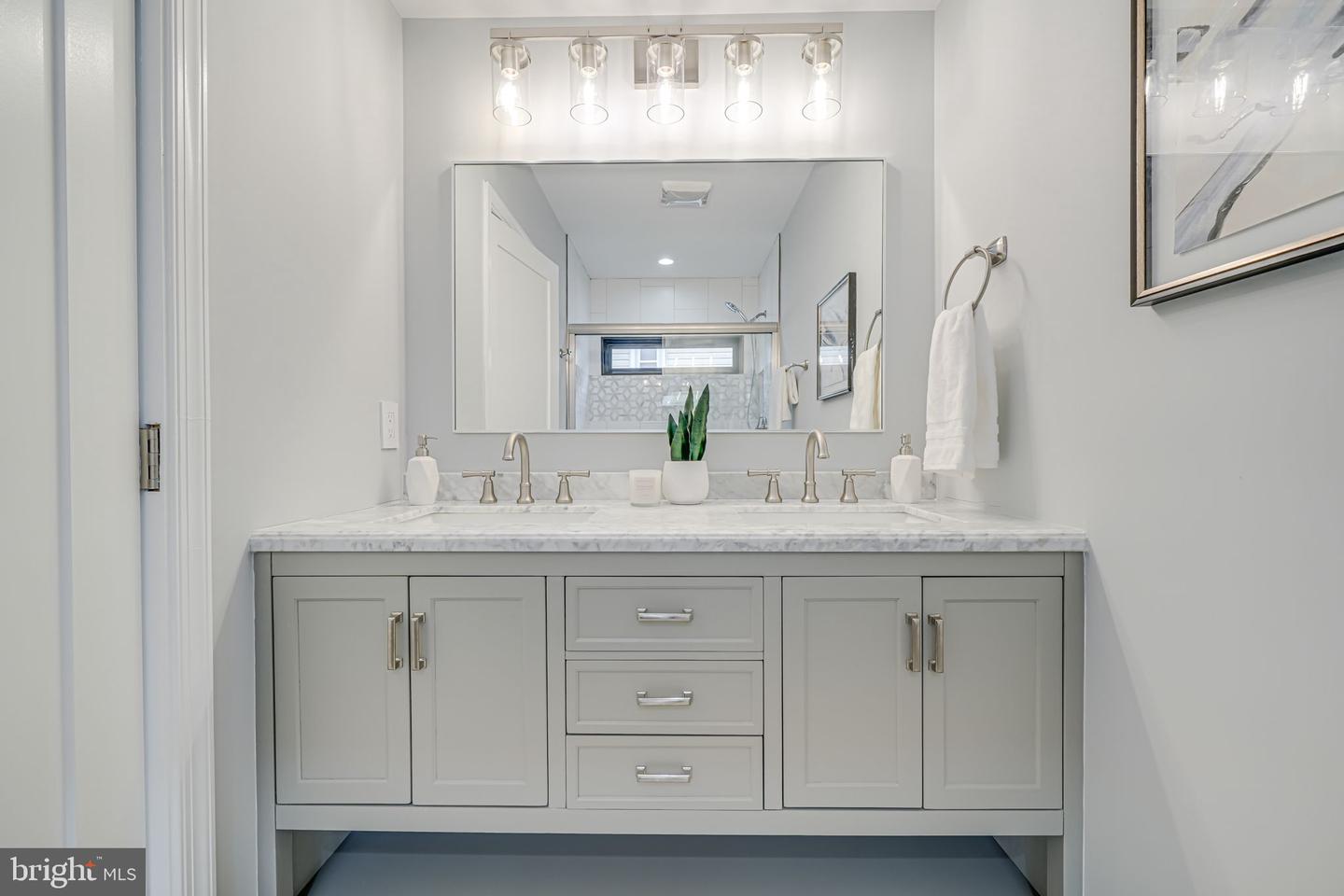 729 N BARTON ST, ARLINGTON, Virginia 22201, 6 Bedrooms Bedrooms, ,5 BathroomsBathrooms,Residential,For sale,729 N BARTON ST,VAAR2057442 MLS # VAAR2057442
