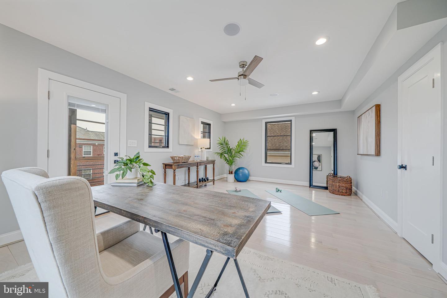 729 N BARTON ST, ARLINGTON, Virginia 22201, 6 Bedrooms Bedrooms, ,5 BathroomsBathrooms,Residential,For sale,729 N BARTON ST,VAAR2057442 MLS # VAAR2057442