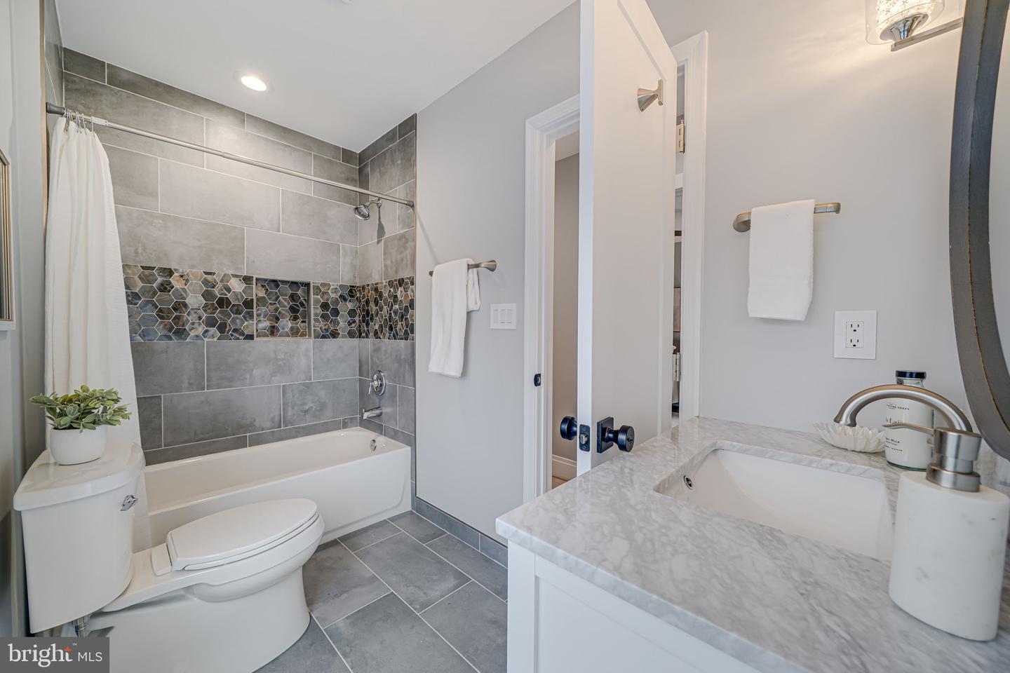 729 N BARTON ST, ARLINGTON, Virginia 22201, 6 Bedrooms Bedrooms, ,5 BathroomsBathrooms,Residential,For sale,729 N BARTON ST,VAAR2057442 MLS # VAAR2057442