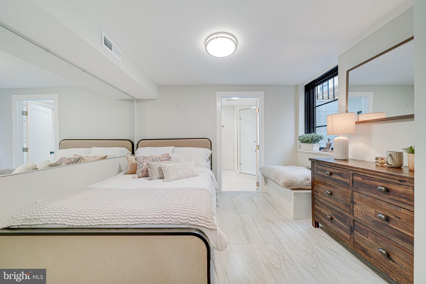 729 N BARTON ST, ARLINGTON, Virginia 22201, 6 Bedrooms Bedrooms, ,5 BathroomsBathrooms,Residential,For sale,729 N BARTON ST,VAAR2057442 MLS # VAAR2057442