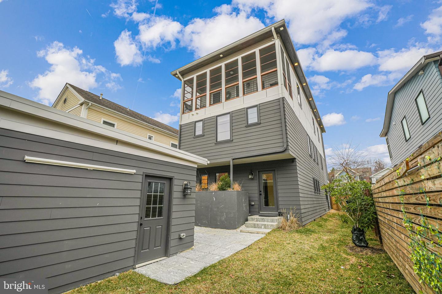 729 N BARTON ST, ARLINGTON, Virginia 22201, 6 Bedrooms Bedrooms, ,5 BathroomsBathrooms,Residential,For sale,729 N BARTON ST,VAAR2057442 MLS # VAAR2057442