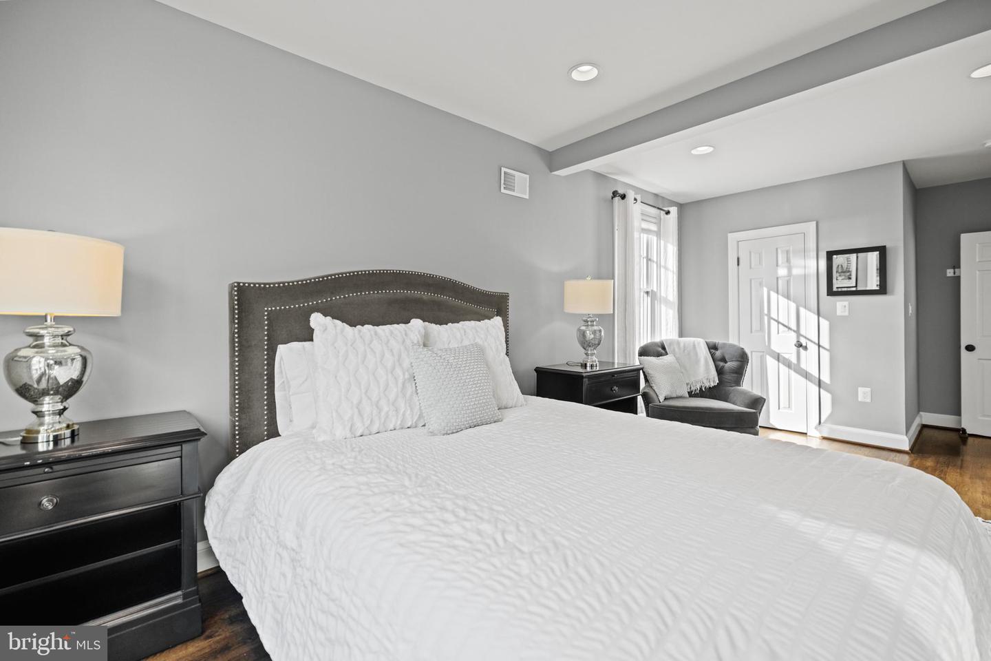 5212 MACARTHUR BLVD NW, WASHINGTON, District Of Columbia 20016, 2 Bedrooms Bedrooms, ,2 BathroomsBathrooms,Residential,For sale,5212 MACARTHUR BLVD NW,DCDC2200466 MLS # DCDC2200466