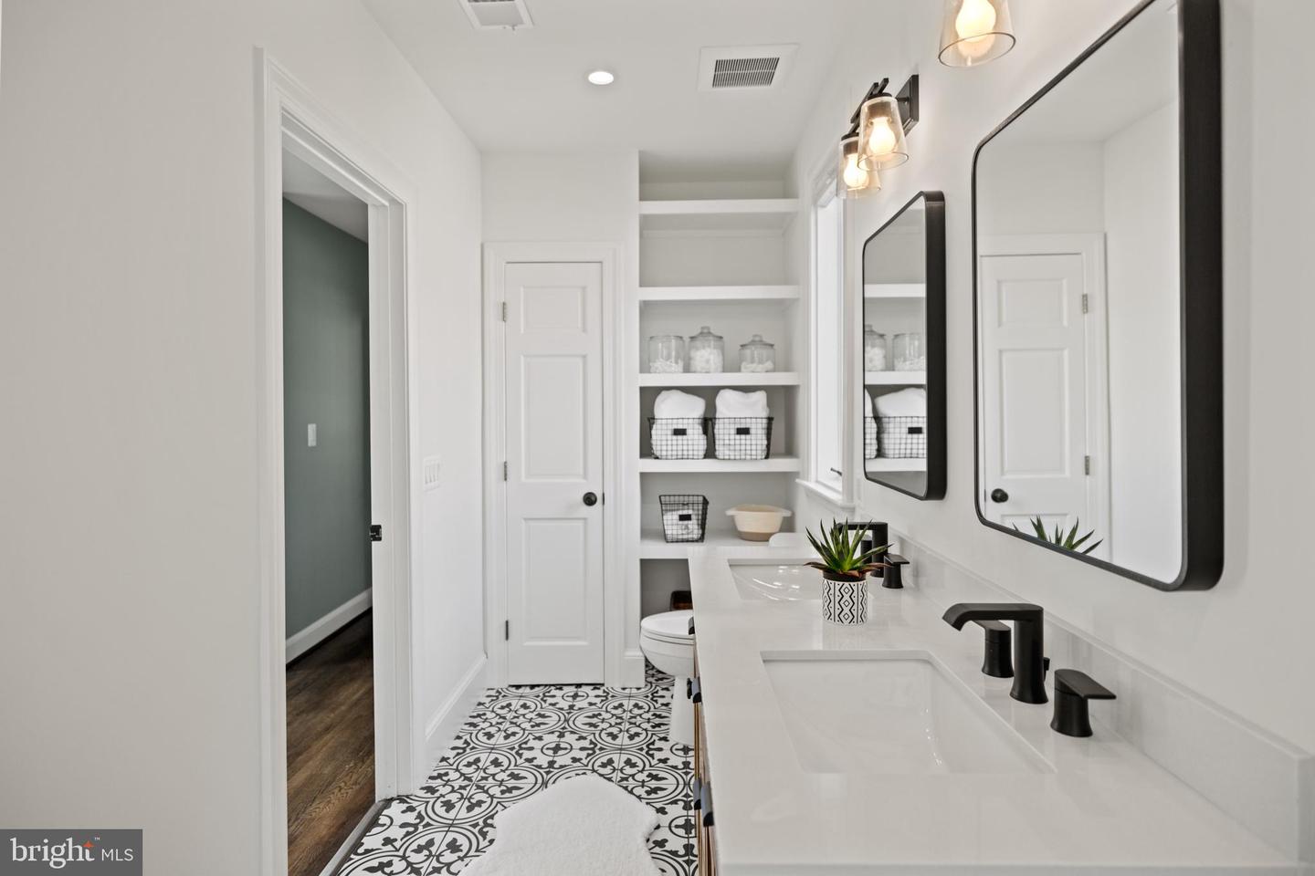 5212 MACARTHUR BLVD NW, WASHINGTON, District Of Columbia 20016, 2 Bedrooms Bedrooms, ,2 BathroomsBathrooms,Residential,For sale,5212 MACARTHUR BLVD NW,DCDC2200466 MLS # DCDC2200466