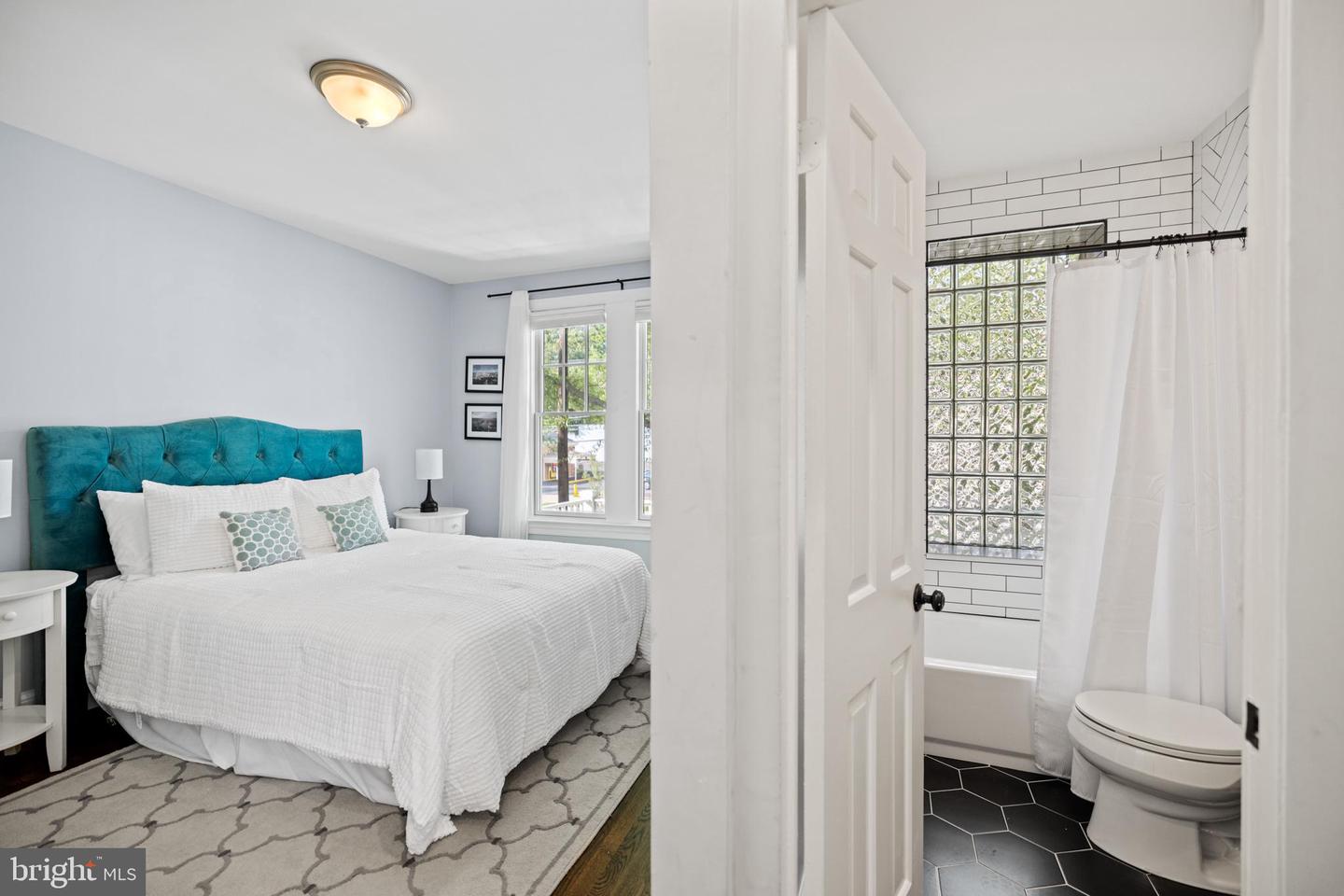 5212 MACARTHUR BLVD NW, WASHINGTON, District Of Columbia 20016, 2 Bedrooms Bedrooms, ,2 BathroomsBathrooms,Residential,For sale,5212 MACARTHUR BLVD NW,DCDC2200466 MLS # DCDC2200466