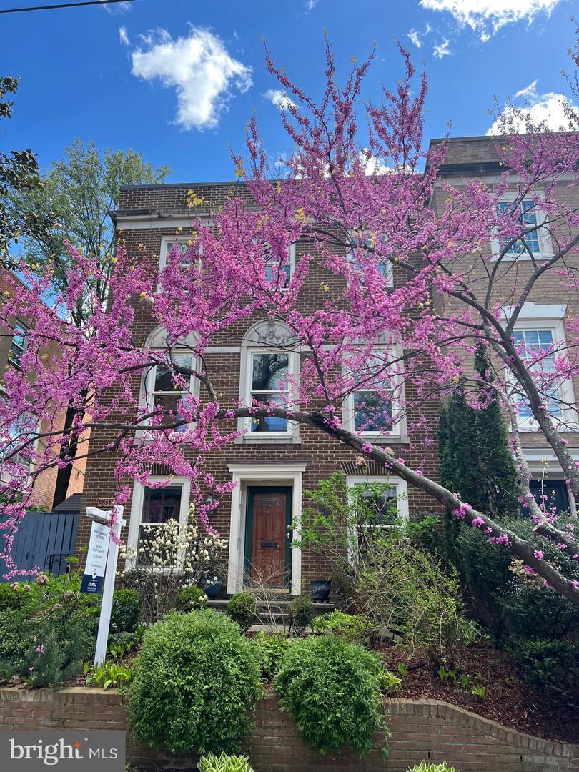 3818 KLINGLE PL NW, WASHINGTON, District Of Columbia 20016, 3 Bedrooms Bedrooms, ,3 BathroomsBathrooms,Residential,For sale,3818 KLINGLE PL NW,DCDC2200474 MLS # DCDC2200474