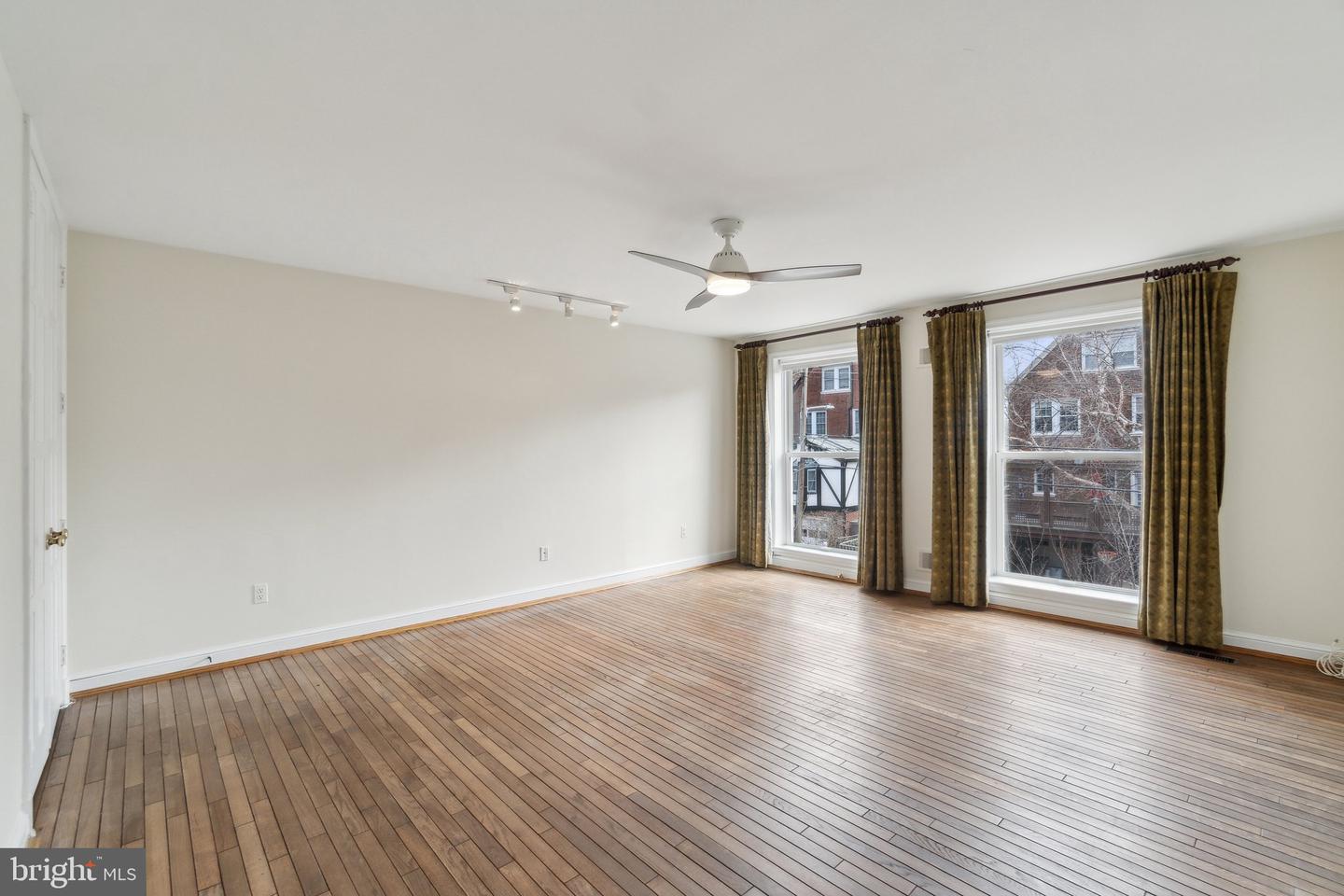 3818 KLINGLE PL NW, WASHINGTON, District Of Columbia 20016, 3 Bedrooms Bedrooms, ,3 BathroomsBathrooms,Residential,For sale,3818 KLINGLE PL NW,DCDC2200474 MLS # DCDC2200474