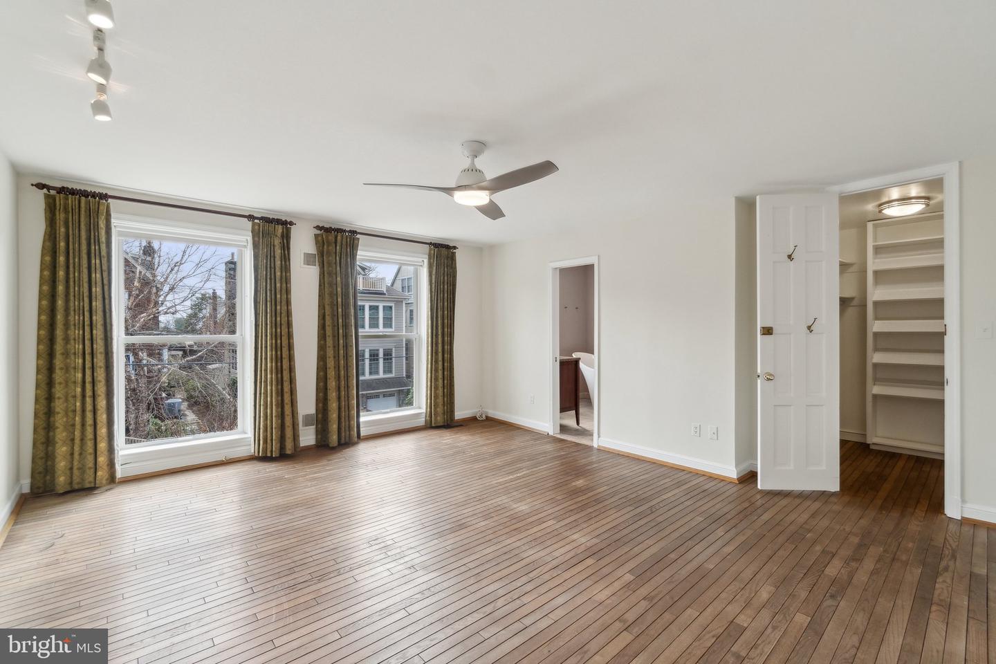 3818 KLINGLE PL NW, WASHINGTON, District Of Columbia 20016, 3 Bedrooms Bedrooms, ,3 BathroomsBathrooms,Residential,For sale,3818 KLINGLE PL NW,DCDC2200474 MLS # DCDC2200474