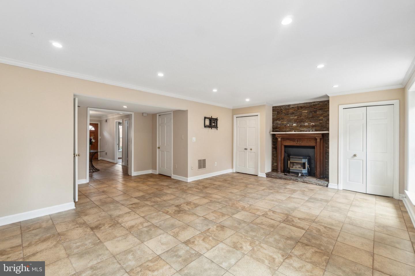 3818 KLINGLE PL NW, WASHINGTON, District Of Columbia 20016, 3 Bedrooms Bedrooms, ,3 BathroomsBathrooms,Residential,For sale,3818 KLINGLE PL NW,DCDC2200474 MLS # DCDC2200474