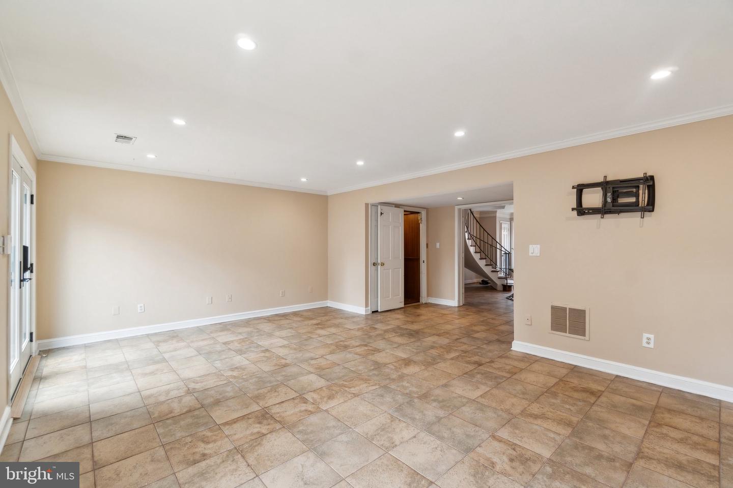 3818 KLINGLE PL NW, WASHINGTON, District Of Columbia 20016, 3 Bedrooms Bedrooms, ,3 BathroomsBathrooms,Residential,For sale,3818 KLINGLE PL NW,DCDC2200474 MLS # DCDC2200474